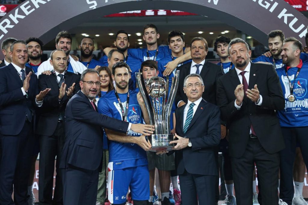 En büyük kupa Anadolu Efes’in