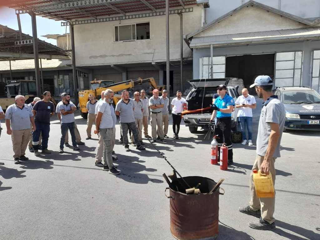 SSTB: Halka, olası yangınları önleme, yangınla mücadele, söndürme ve kurtarma becerilerini kazandırma eğitimleri veriliyor