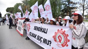Kamu-İş hademelerle ilgili Çalışma Bakanlığı önünde eylem yaptı