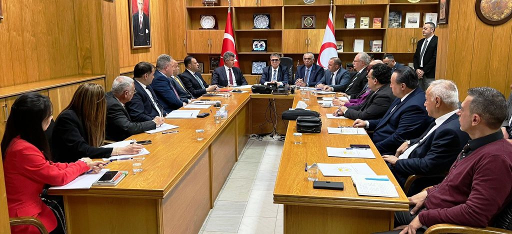 Deprem bölgesinde yaşayan ve KKTC’de öğrenim gören üniversite öğrencilerine yönelik toplantı gerçekleştirildi