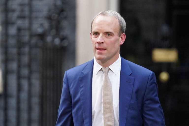Çalışanlarına kötü davranmakla suçlanan İngiltere Başbakan Yardımcısı Dominic Raab istifa etti