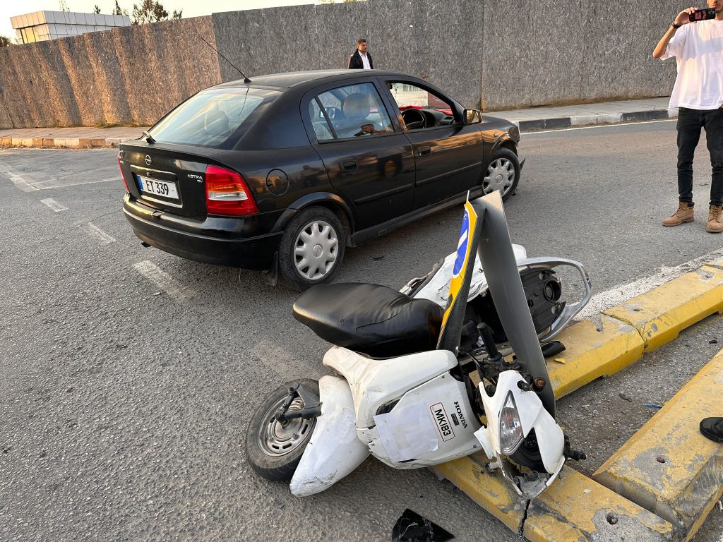 Lefkoşa’da alkollü sürücü, motosikletliye çarptı