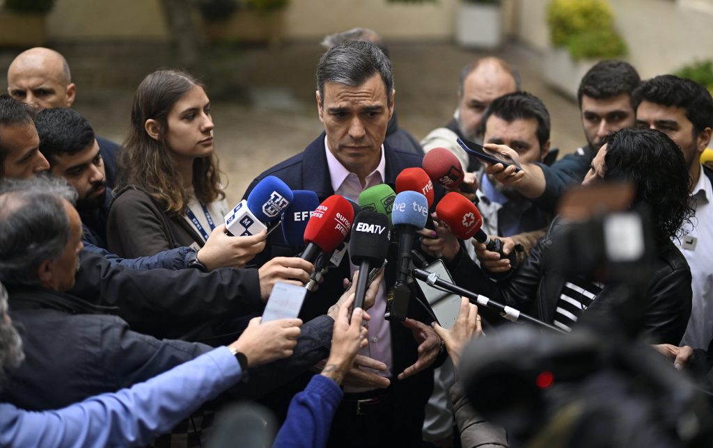 İspanya’da yerel seçimleri kaybeden Başbakan Sanchez’den erken genel seçim kararı…