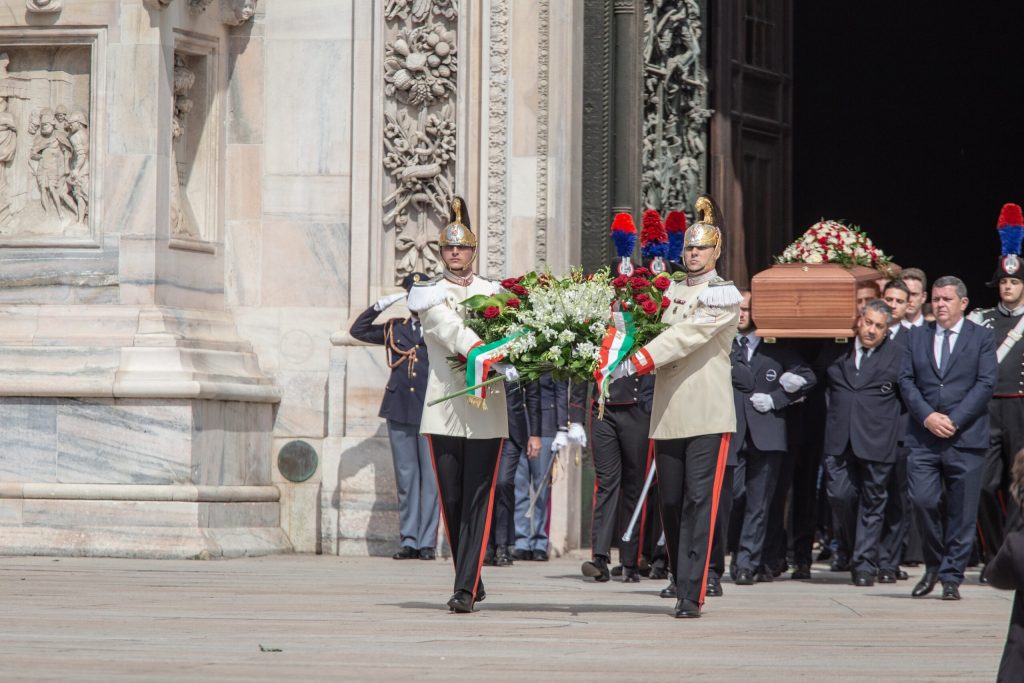 Eski İtalya Başbakanı Berlusconi, devlet töreniyle son yolculuğuna uğurlandı
