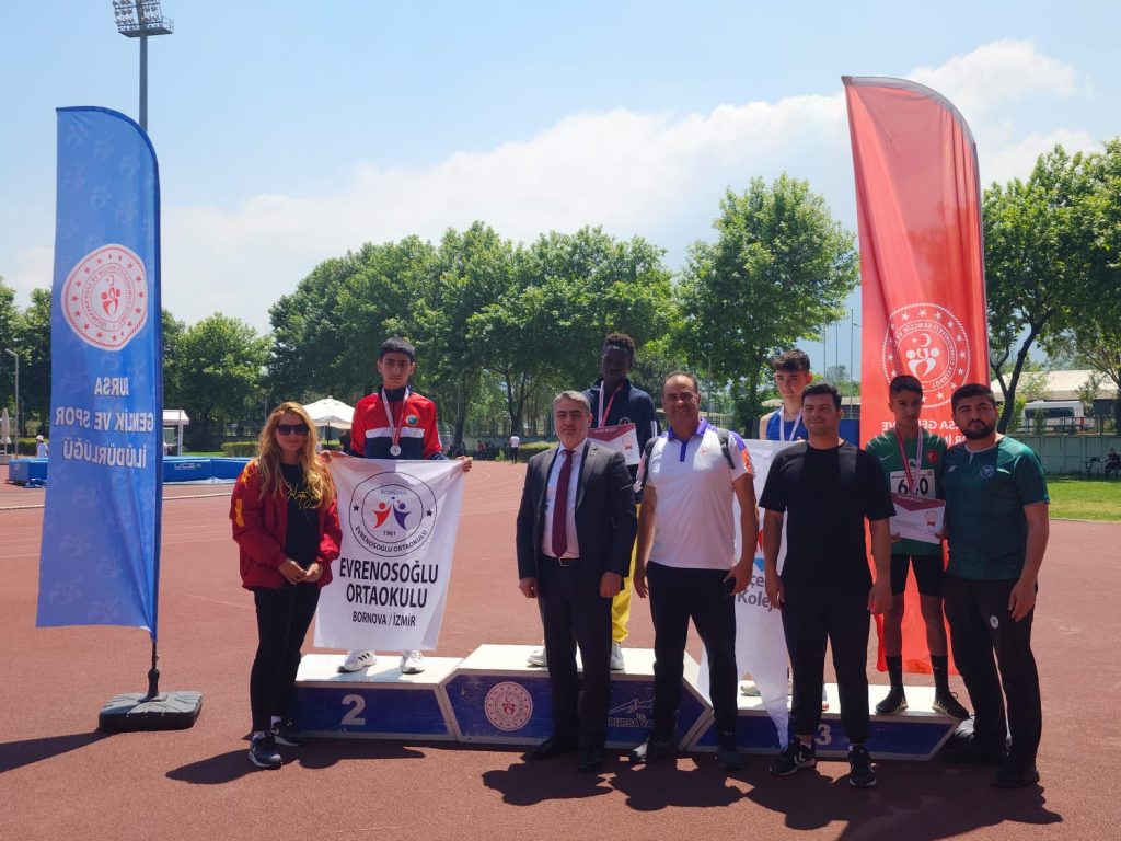 Türkiye Okullar arası Erkekler Atletizm Şampiyonası’nda, Karaoğlanoğlu İlkokulu ve Şehit Turgut Ortaokulu öğrencilerinden şampiyonluk