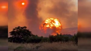 Yunanistan’da alevler durdurulamıyor: Mühimmat deposu patladı