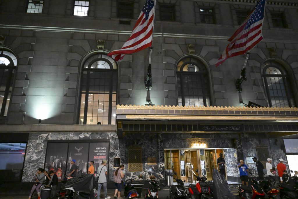 New York’ta göçmenlerin sığınma evinde kalabileceği süre sınırlandırıldı