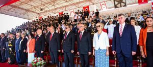 Başbakan Üstel, 30 Ağustos Zafer Bayramı dolayısıyla düzenlenen resmi geçit törenine katıldı