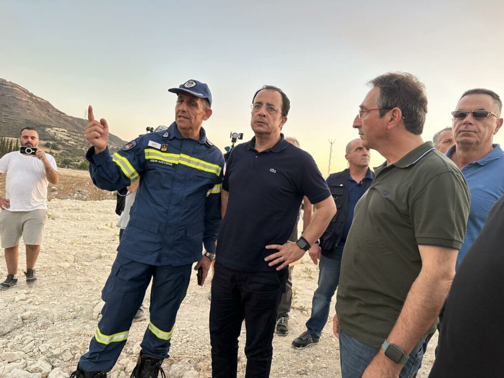 Limasol’daki yangına Ürdün ve İsrail’den yardım geliyor… Hristodulidis yangın bölgesine gitti