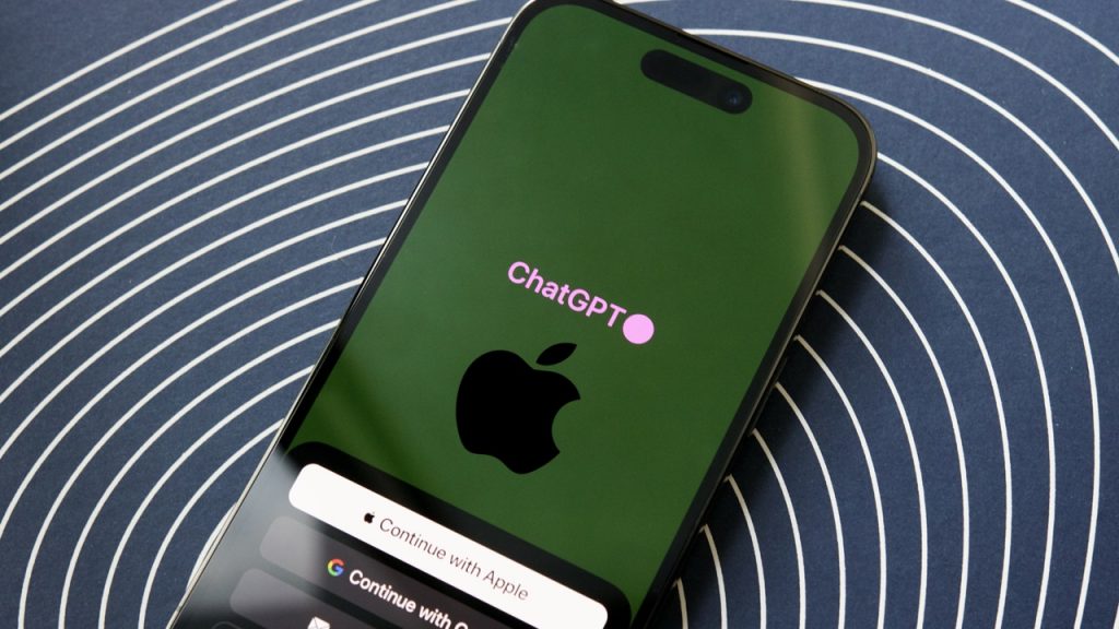 Apple CEO’su müjdeyi verdi: ChatGPT rakibi yapay zeka yolda!
