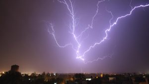 Hindistan’da 2 saatte 61 bin yıldırım düştü: 12 ölü