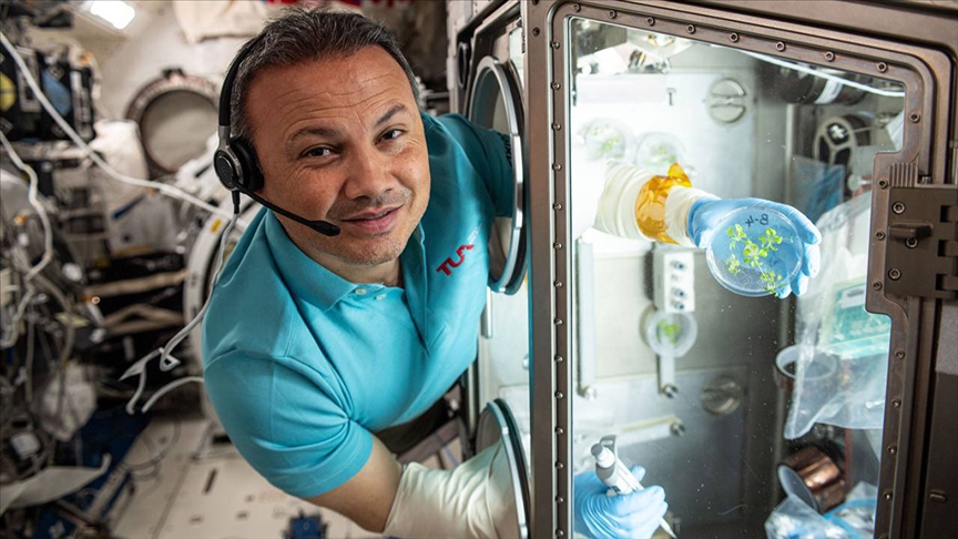 Astronot Gezeravcı: “Bitki deneyleri, dünyanın güzelliklerini anlamamıza yardımcı oluyor”