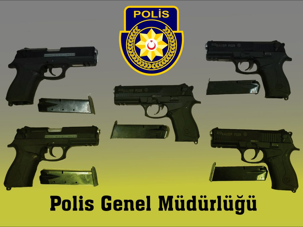 Aracında 5 adet tabanca ve şarjör bulundu