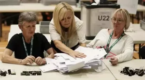 İngiltere’de halk yeni hükümet ve meclisi belirlemek için sandık başına gidecek .Anketler İşçi Partisinin büyük bir zafer kazanacağını öngörüyor