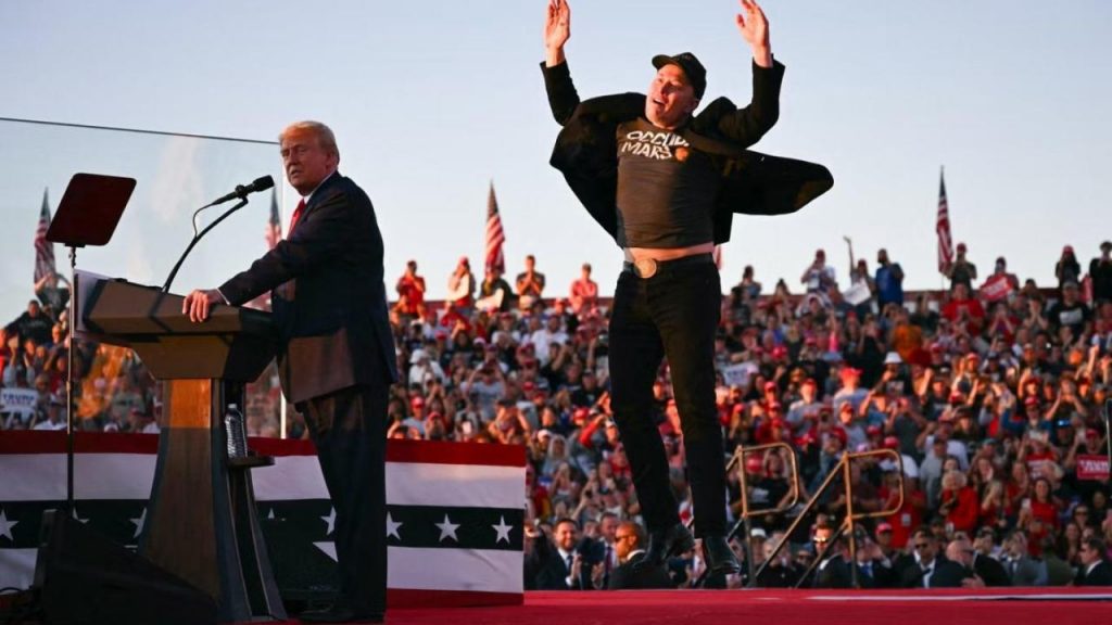 Donald Trump’ın mitinginde zıplayan Elon Musk viral oldu