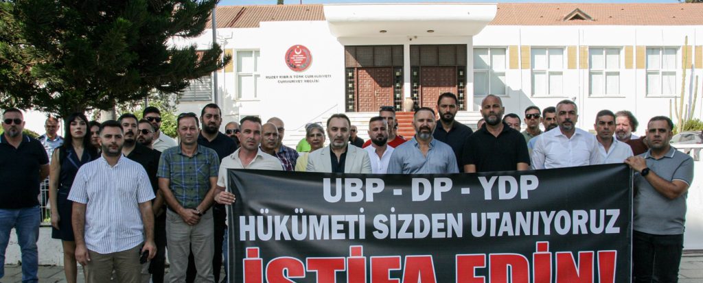 Kamuda örgütlü 8 sendika Cumhuriyet Meclisi önünde basın açıklaması yaptı