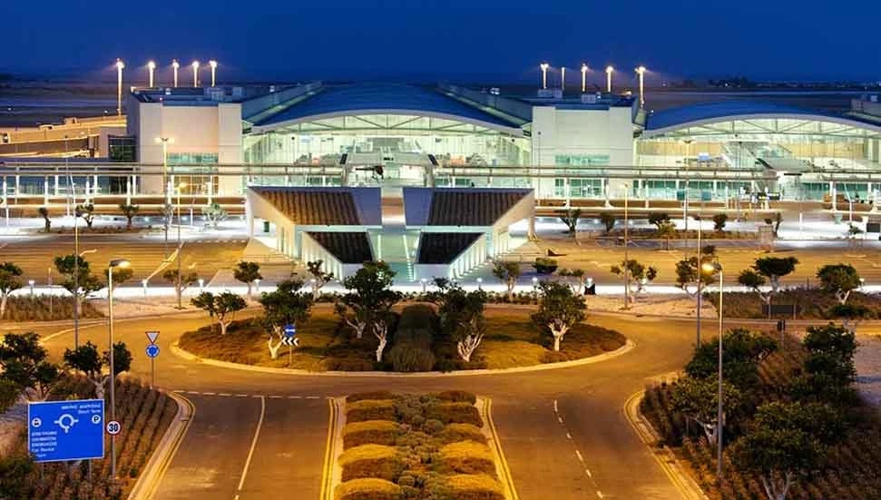 Afrikalı çift 14 Eylül’den beri Larnaka Havalimanı’nda tutuluyor