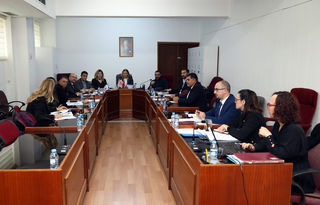 Cumhuriyet Meclisi Hukuk, Siyasi İşler, Dışilişkiler ve Savunma Komitesi gündemindeki yasa tasarılarını ele aldı