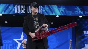 Elon Musk federal çalışanları kovmakla tehdit ediyor