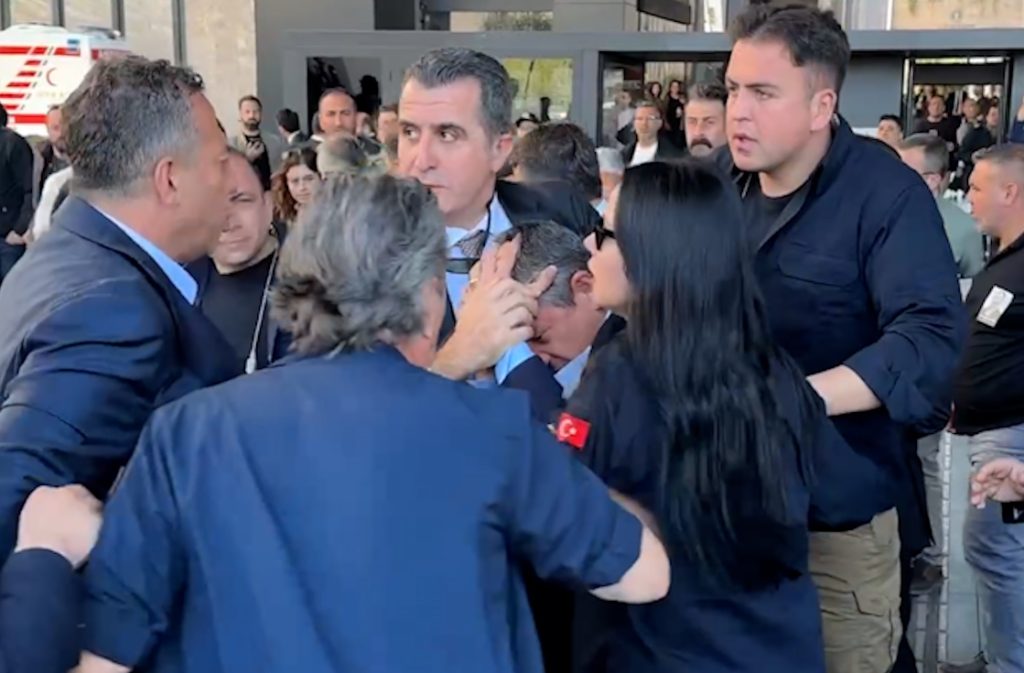 Özgür Özel’e yumruklu saldırı;  İstanbul Cumhuriyet Başsavcılığı: Soruşturma başlatıldı