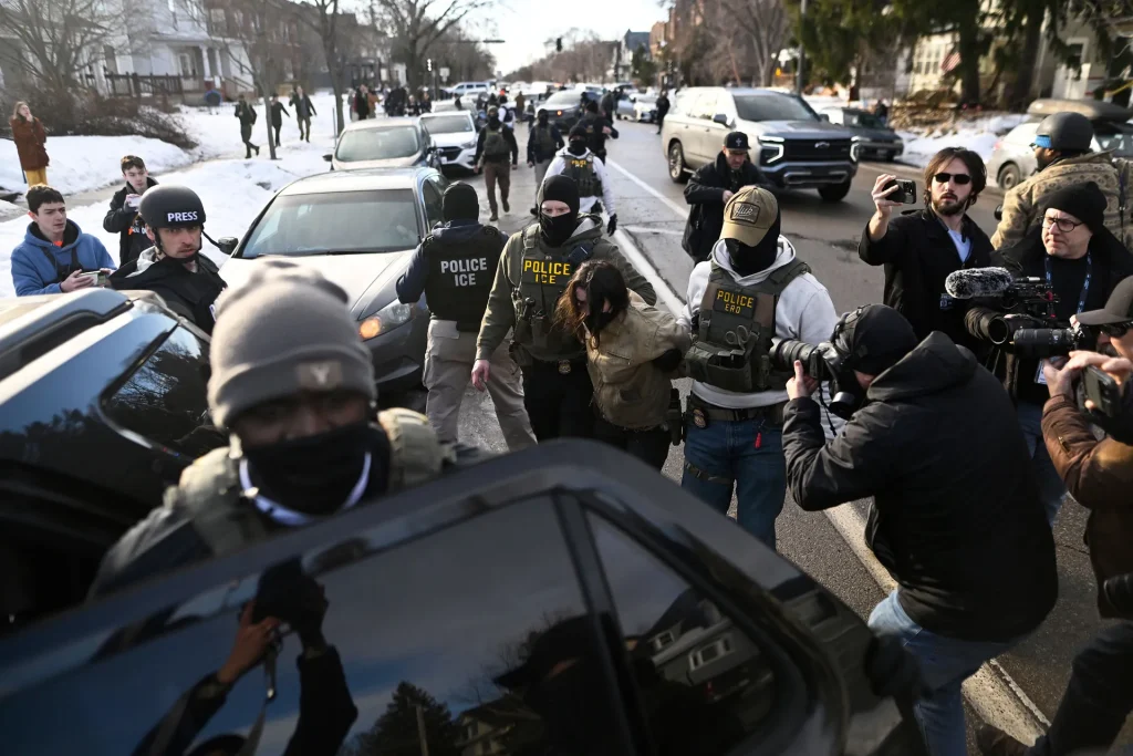 ABD’nin Minnesota eyaletinde protestocular ile ICE ekipleri arasında arbede çıktı