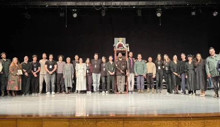 DAÜ Tiyatro Topluluğu’ndan Kıbrıs Türk Devlet Tiyatroları iş birliğiyle “Kafkas Tebeşir Dairesi” oyunu