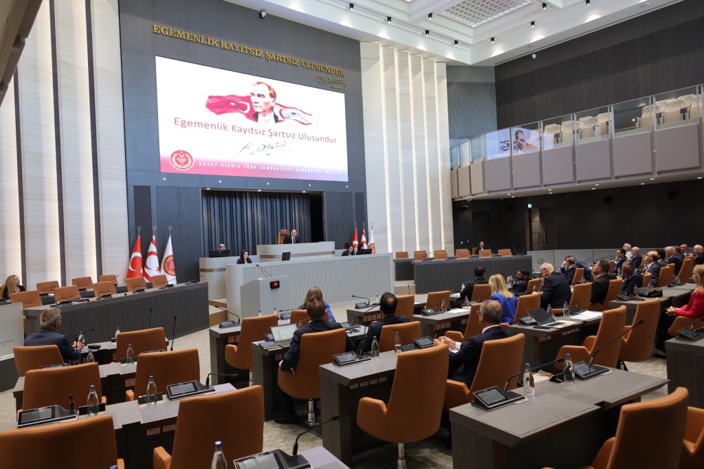 Meclis Genel Kurulunda ivedilik tezkereleri ele alındı