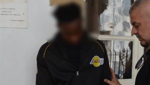16 paket uyuşturucuyla yakalanan zanlı serbest