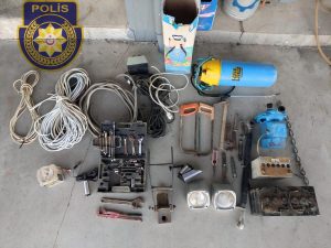 Evin bahçesine izinsiz bir şekilde girip hırsızlık yaptı