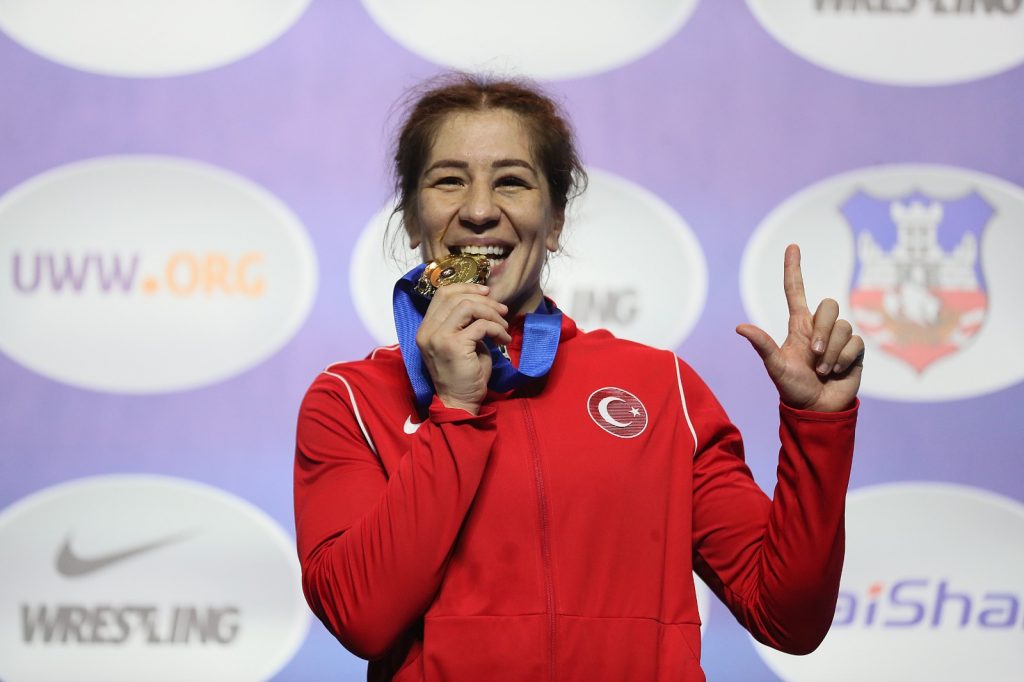 Yasemin Adar’dan altın