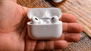 AirPods Pro 2 kutusundan çıkıyor!