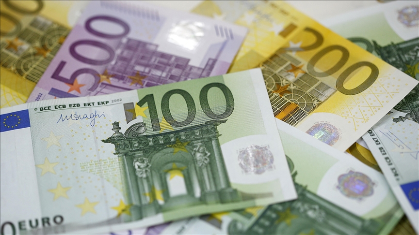 Euro 18,31 liradan, sterlin 21,07 liradan güne başladı