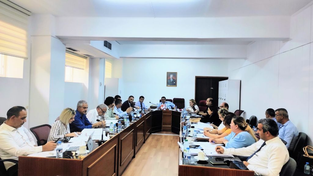 İdari, Kamu ve Sağlık İşleri Komitesi, kozmetik ürünleri ve belediyelerle ilgili değişiklik yasa tasarılarını görüştü