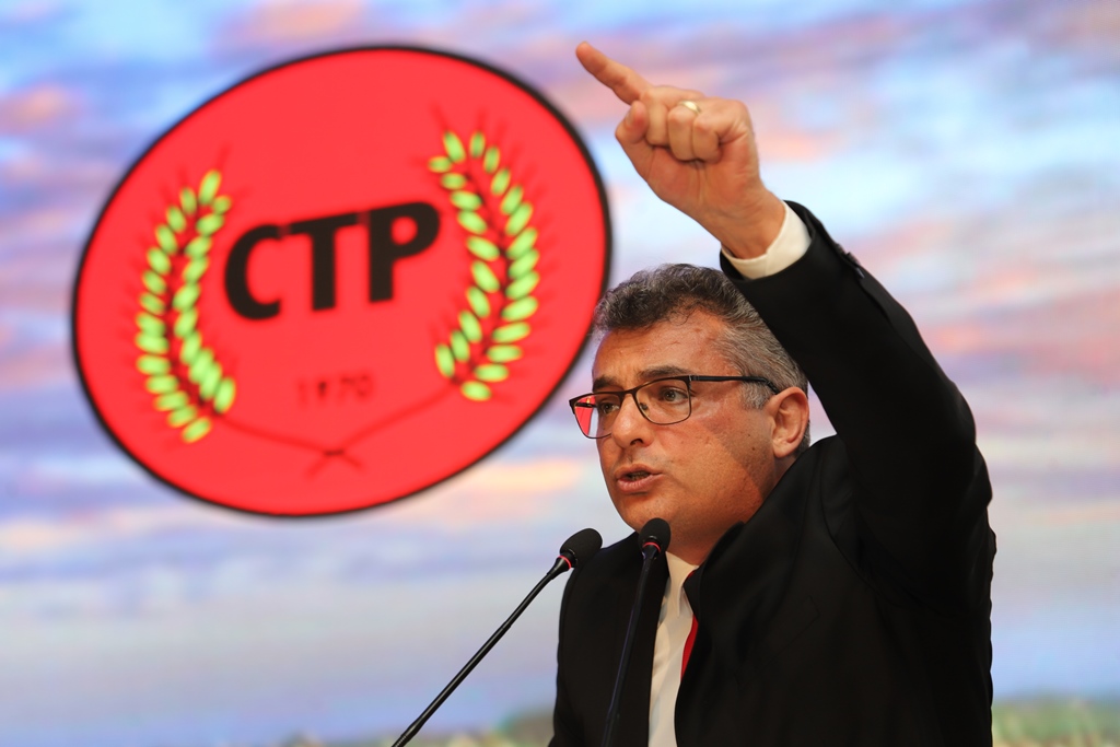 Erhürman: Bir an önce erken seçime gidilmelidir