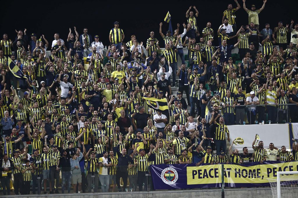 Fener gruptan çıkmayı garantiledi