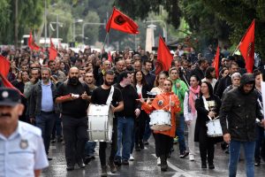 Kıbrıs Türk Orta Eğitim Öğretmenler Sendikası, Meclis önünde eylem yaptı