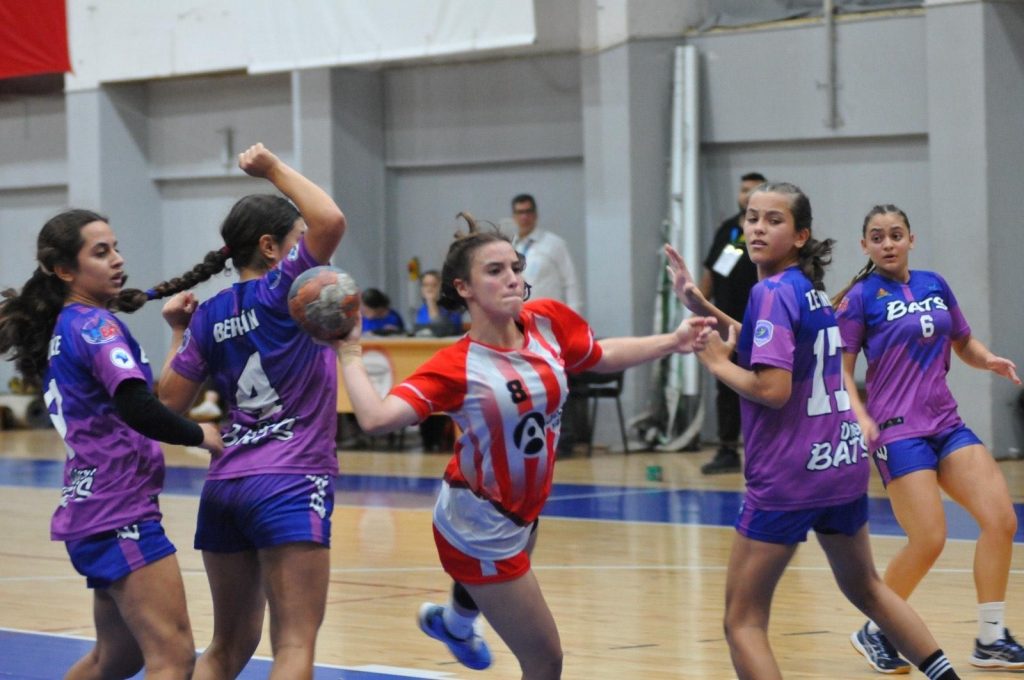 Hentbolda DİGEM ve YDÜ önde