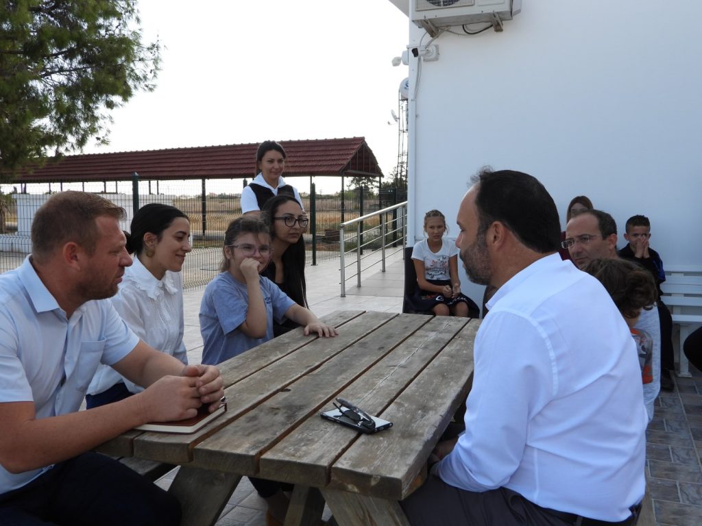 İskele Belediye Başkan Sadıkoğlu, Ötüken Özel Eğitim Okulu’nu ziyaret etti
