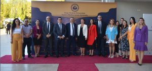 DAÜ’den 25 yılı dolduran personele onur plaketi