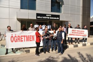 KTOEÖS Eğitim Bakanlığı önünde protesto eylemi yaptı