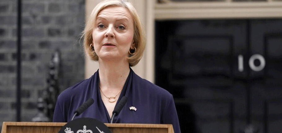 İngiltere’de bir buçuk ay önce başbakan seçilen Liz Truss istifa etti