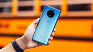 OnePlus’tan kafa karıştıran Android 12 güncellemesi!