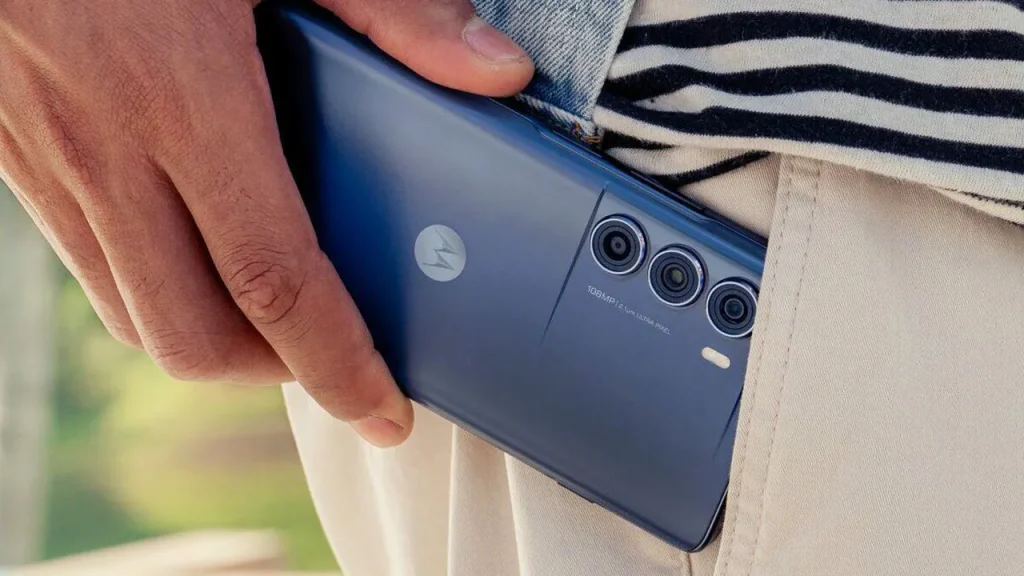 Motorola’dan fütüristik katlanabilir akıllı telefon konsepti!