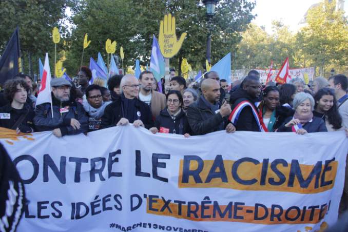 Paris’te ırkçılık karşıtı protesto gösterisi düzenlendi