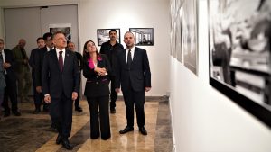 Oktay, ‘BRT Yayıncılık Tarihi Müzesi’ni’ ve ‘Döngü’ adlı sergiyi gezdi