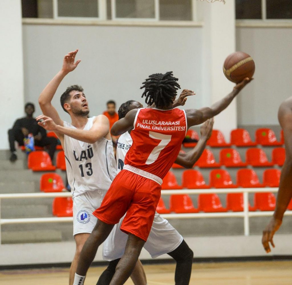 LAÜ farklı kazandı: 71-45