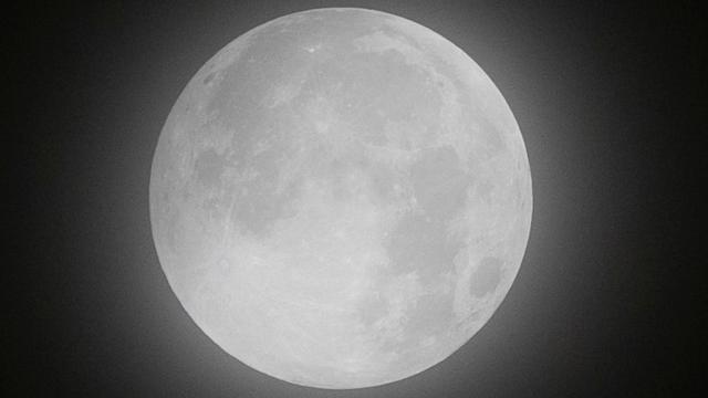 NASA Ay’da yaşam için tarih verdi