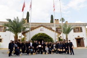 Cumhurbaşkanı Ersin Tatar, Anadolu Güzel Sanatlar Lisesi öğretmen ve öğrencilerini kabul etti