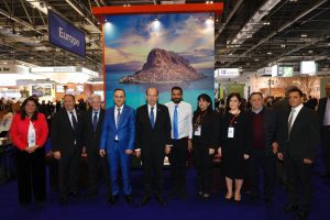 Cumhurbaşkanı Tatar, Londra’da KKTC standını ziyaret etti