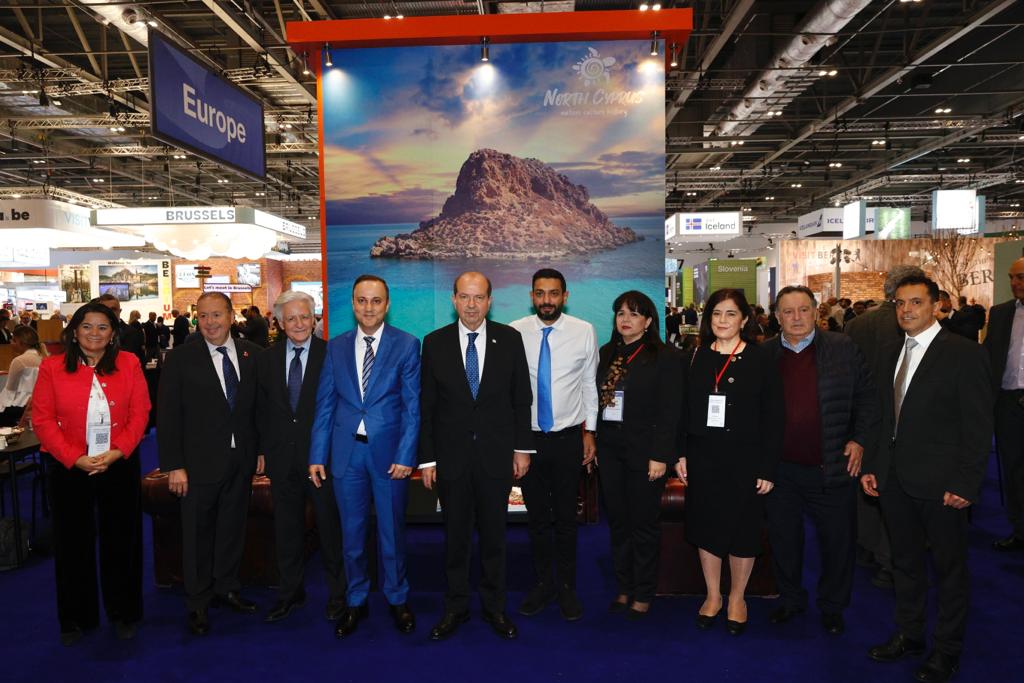 Cumhurbaşkanı Tatar, Londra’da KKTC standını ziyaret etti